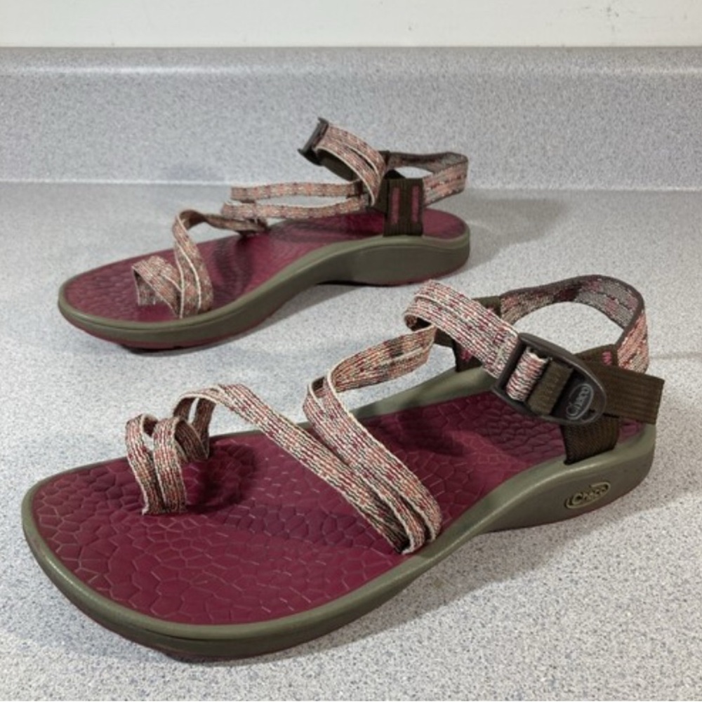 Chaco's Classic Grip Dual Strap Pink/Black Women's Sandal Size 11